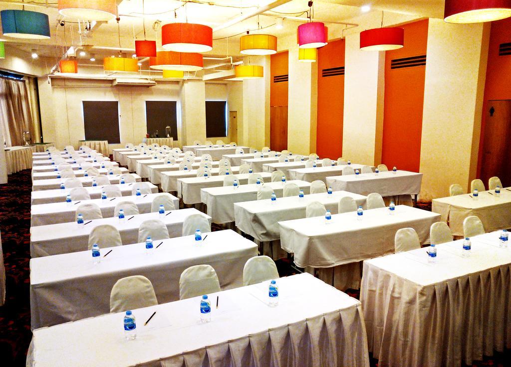Iyarin @ Tuk Chang Hotel Μπανγκόκ Εξωτερικό φωτογραφία
